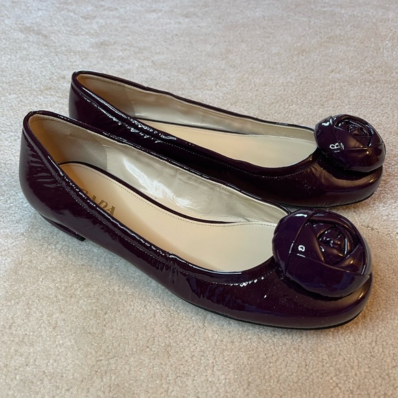BRAND NEW Prada patent leather flats - Picture 4 of 9